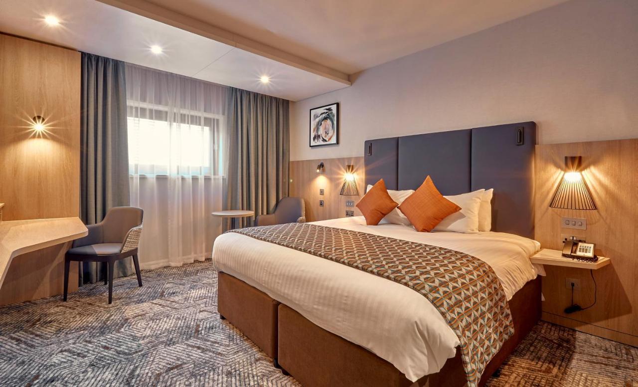 Crowne Plaza Reading Hotel Exterior photo